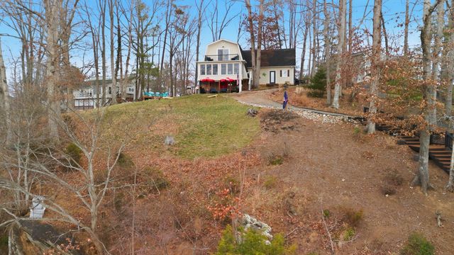 497 Long Island DR, Moneta, VA 24121