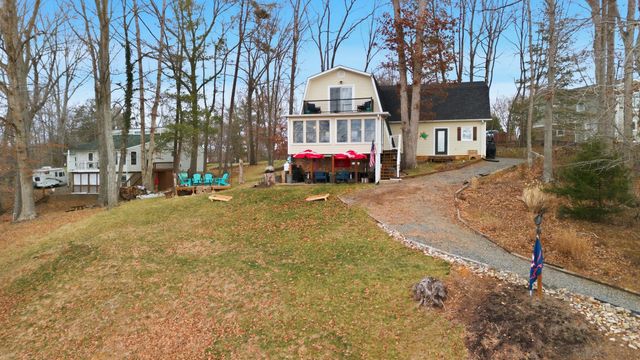 497 Long Island DR, Moneta, VA 24121