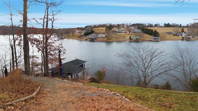 497 Long Island DR, Moneta, VA 24121