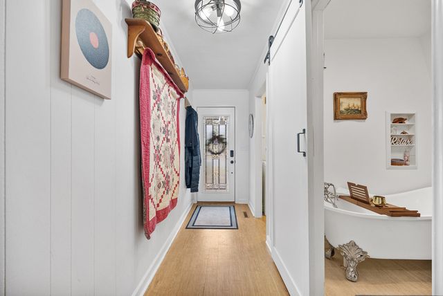 497 Long Island DR, Moneta, VA 24121