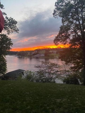 497 Long Island DR, Moneta, VA 24121