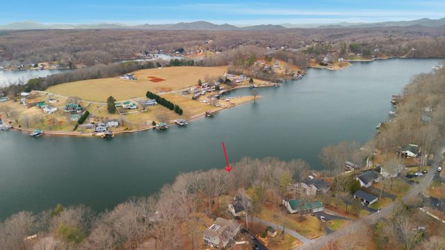 497 Long Island DR, Moneta, VA 24121