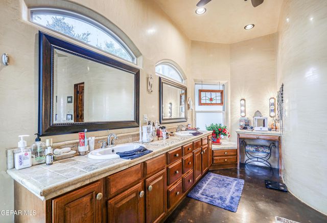 5413 E RIVER Lane, El Paso, TX 79932