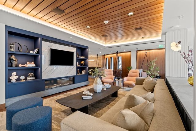 1515 Commonwealth 806, Boston, MA 02135