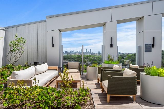 1515 Commonwealth 806, Boston, MA 02135