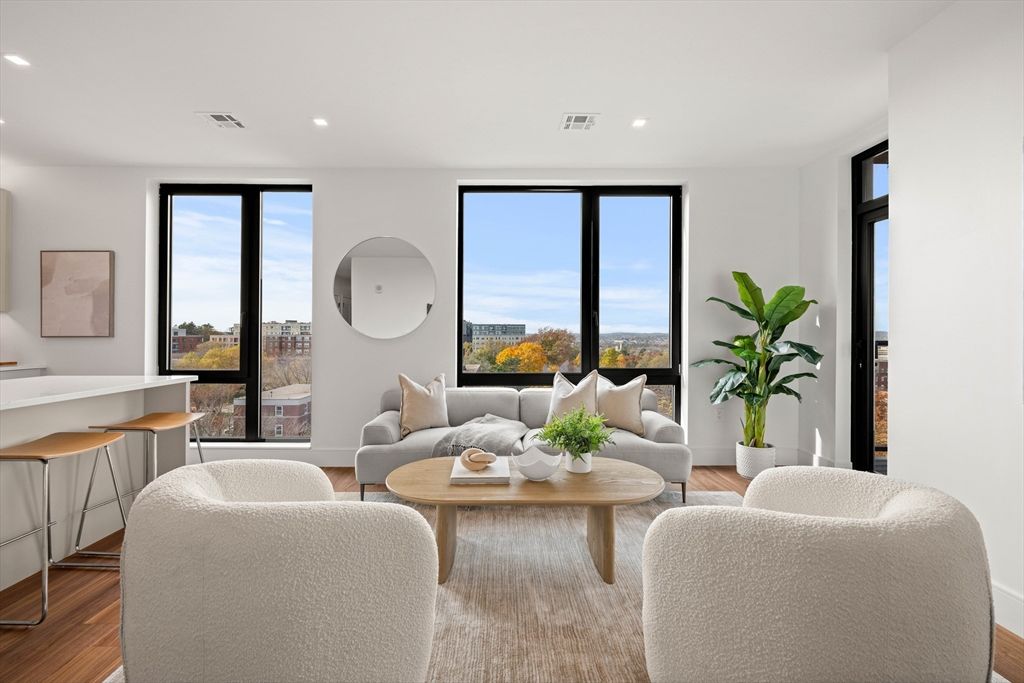 1515 Commonwealth 806, Boston, MA 02135