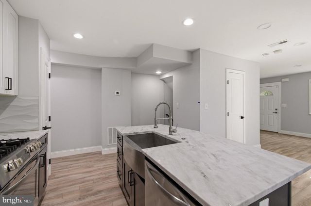 1527 MORRIS RD SE, Washington, DC 20020