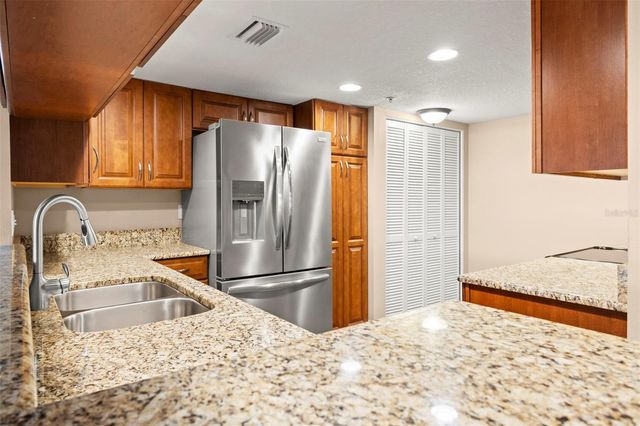 2595 COUNTRYSIDE BOULEVARD 8112, Clearwater, FL 33761