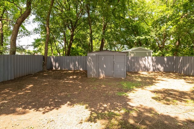 205 E Nelson Street, Bowie, TX 76230