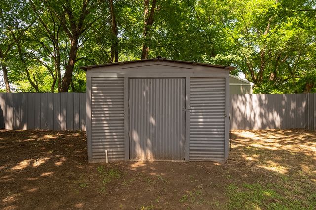 205 E Nelson Street, Bowie, TX 76230