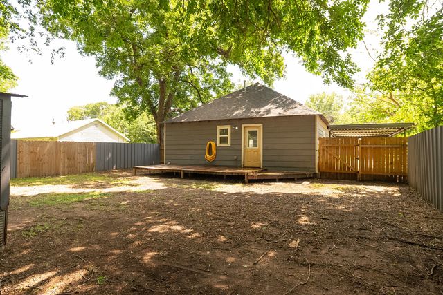 205 E Nelson Street, Bowie, TX 76230