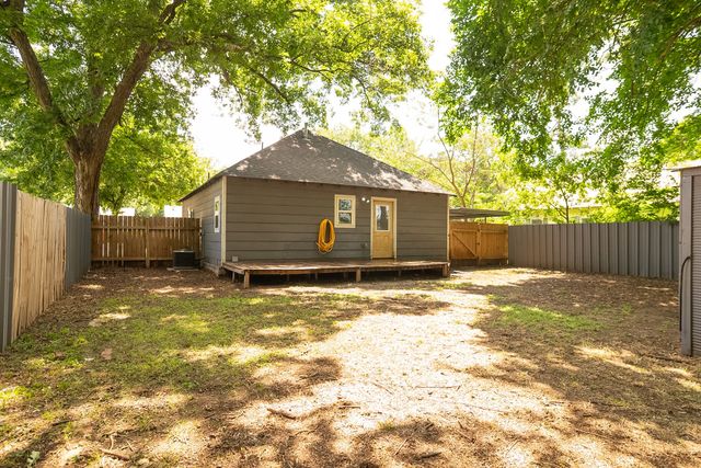 205 E Nelson Street, Bowie, TX 76230