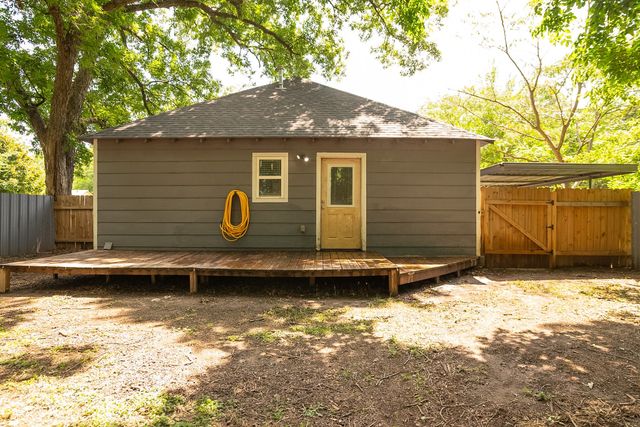 205 E Nelson Street, Bowie, TX 76230