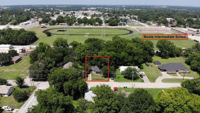 205 E Nelson Street, Bowie, TX 76230