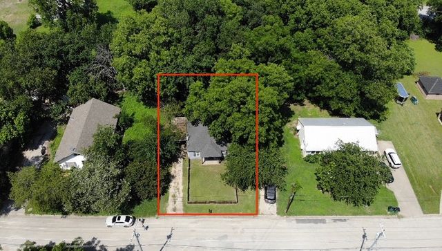 205 E Nelson Street, Bowie, TX 76230