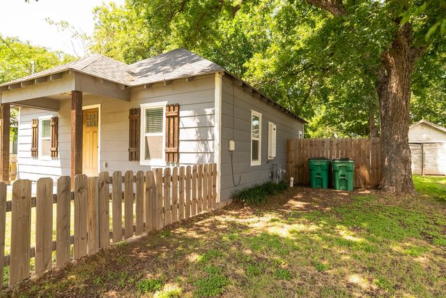 205 E Nelson Street, Bowie, TX 76230