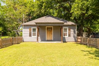 205 E Nelson Street, Bowie, TX 76230