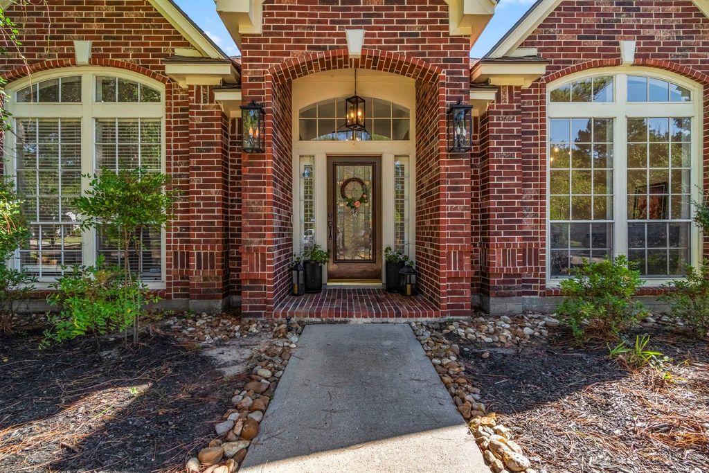 2 Quiet Oak Drive, The Woodlands, TX 77381