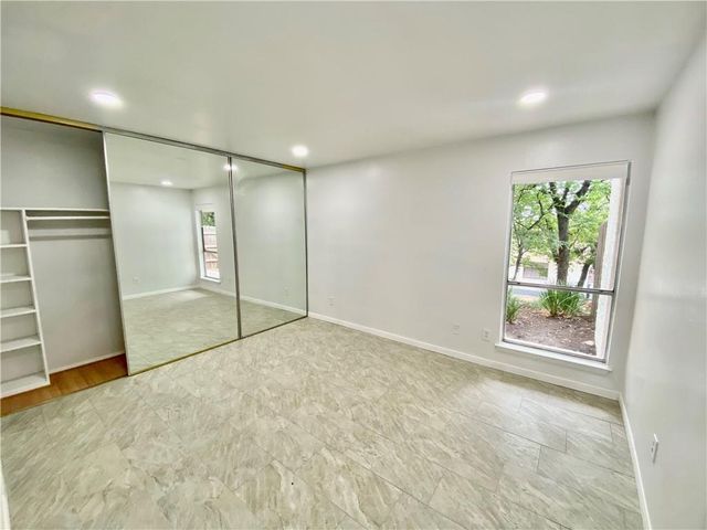 6910 Hart LN 403, Austin, TX 78731