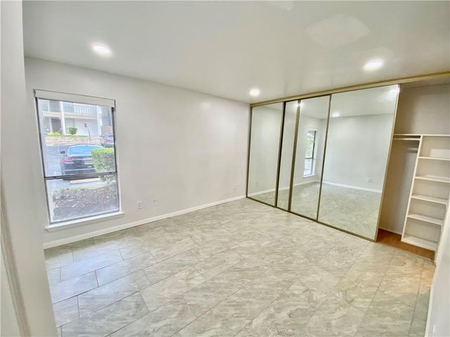 6910 Hart LN 403, Austin, TX 78731