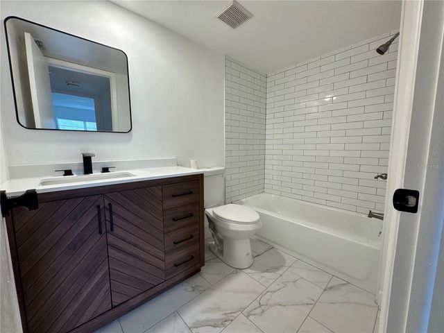 9700 STARKEY ROAD 322, Seminole, FL 33777