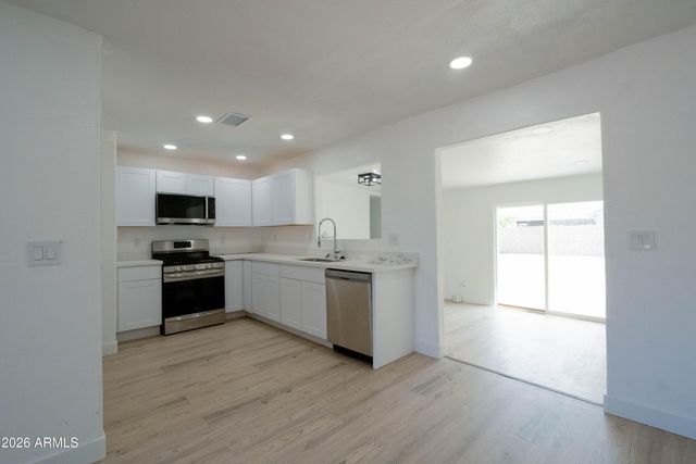 1301 W SUNLAND Avenue, Phoenix, AZ 85041