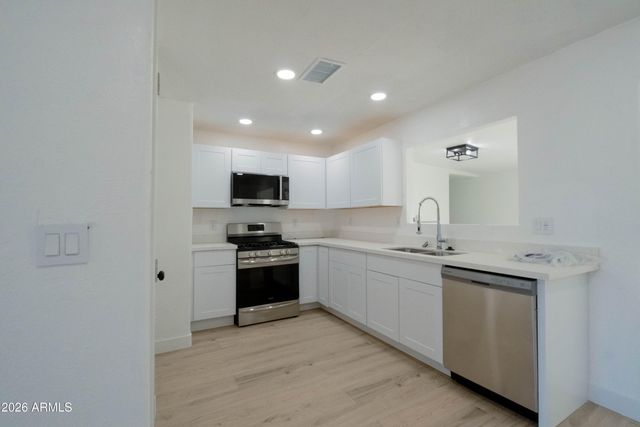 1301 W SUNLAND Avenue, Phoenix, AZ 85041