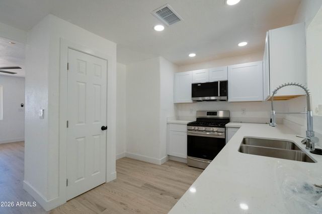 1301 W SUNLAND Avenue, Phoenix, AZ 85041