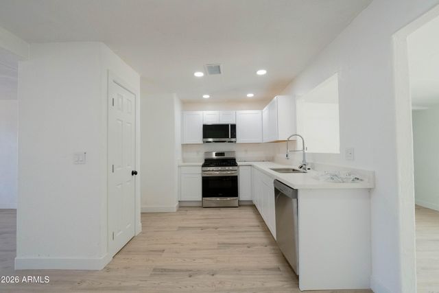1301 W SUNLAND Avenue, Phoenix, AZ 85041