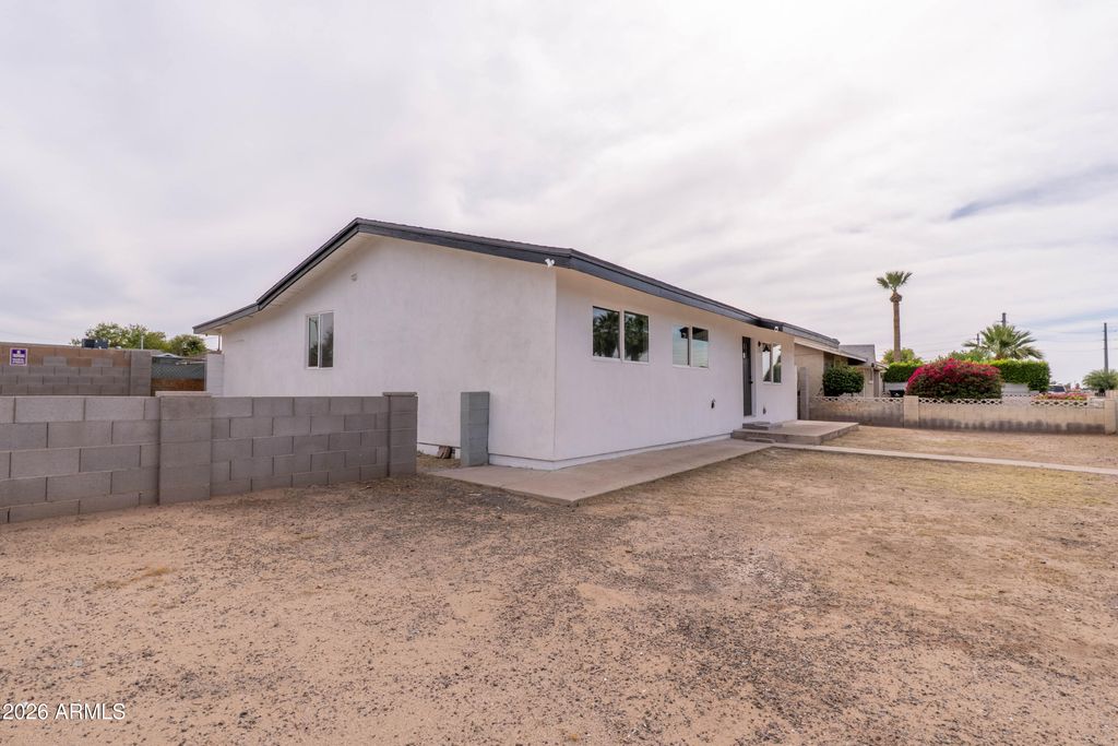 1301 W SUNLAND Avenue, Phoenix, AZ 85041 — photo 4