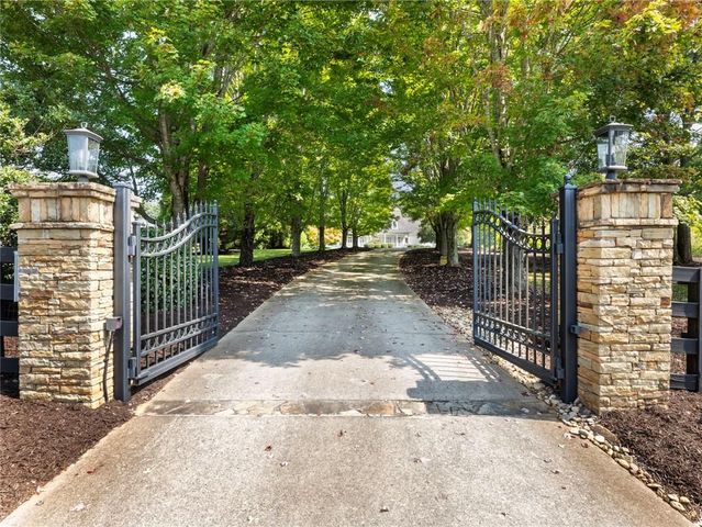 454 Summit Overlook Drive, Dawsonville, GA 30534