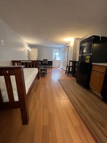 1172 Massachusetts Avenue 3, Cambridge, MA 02138