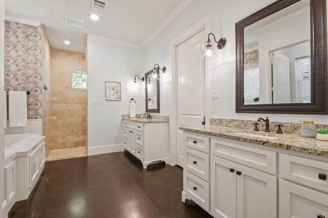 9085 Stone Oak Drive, Montgomery, TX 77316