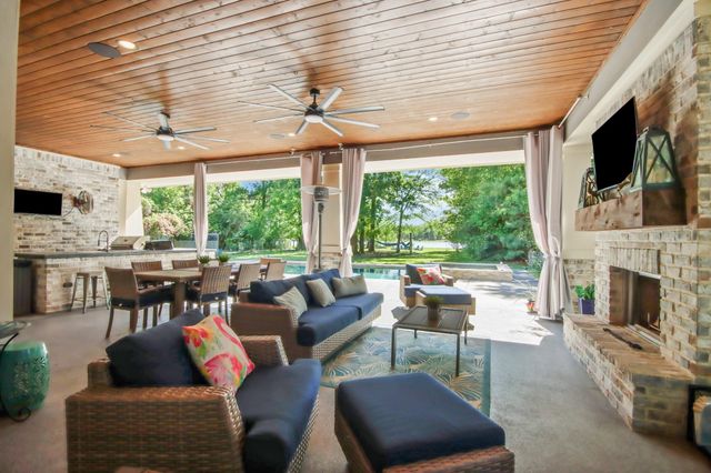 9085 Stone Oak Drive, Montgomery, TX 77316