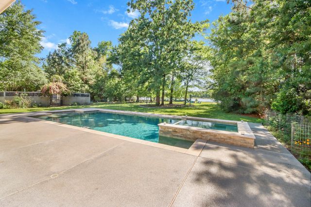 9085 Stone Oak Drive, Montgomery, TX 77316