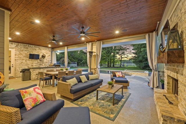 9085 Stone Oak Drive, Montgomery, TX 77316