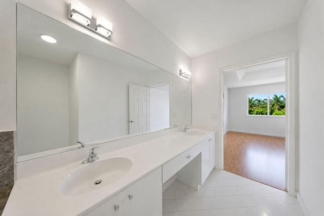 5733 NW 112th Place, Doral, FL 33178