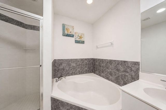 5733 NW 112th Place, Doral, FL 33178