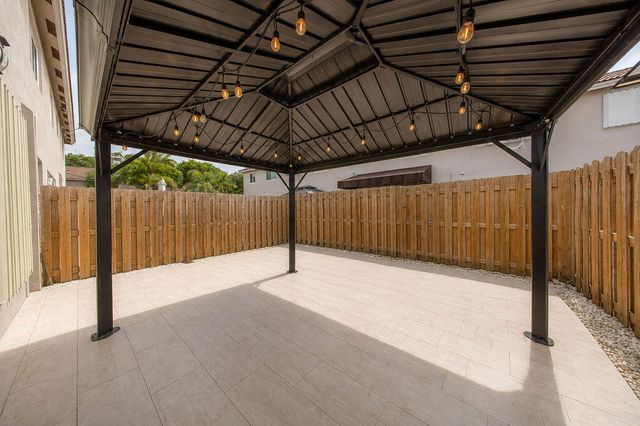 5733 NW 112th Place, Doral, FL 33178