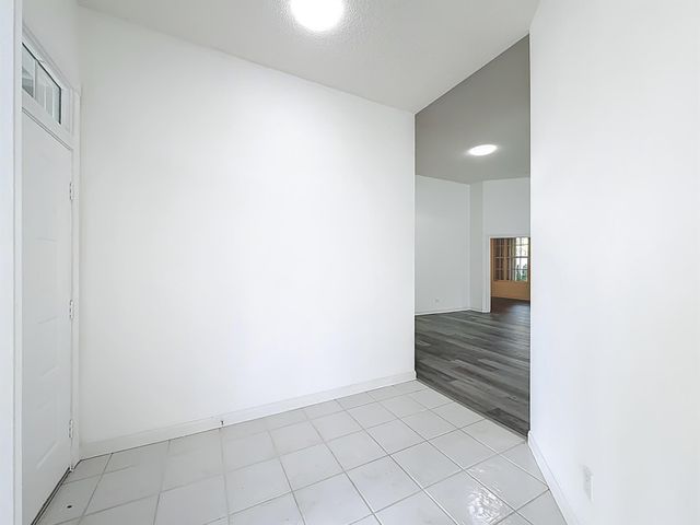 240 NW Bentley Circle, Port St Lucie, FL 34986