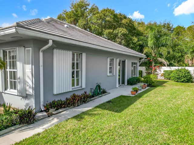 240 NW Bentley Circle, Port St Lucie, FL 34986