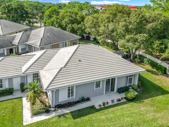 240 NW Bentley Circle, Port St Lucie, FL 34986