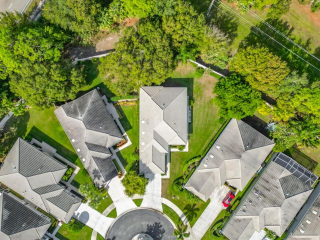 240 NW Bentley Circle, Port St Lucie, FL 34986