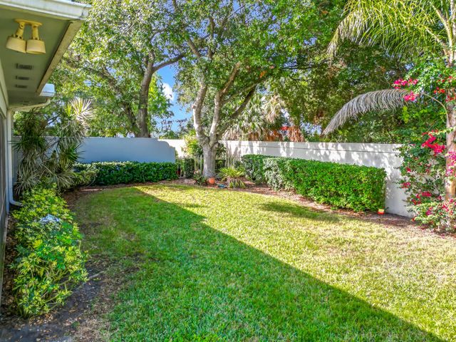 240 NW Bentley Circle, Port St Lucie, FL 34986