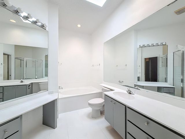 240 NW Bentley Circle, Port St Lucie, FL 34986