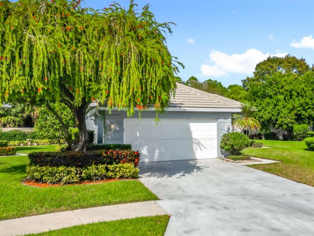 240 NW Bentley Circle, Port St Lucie, FL 34986
