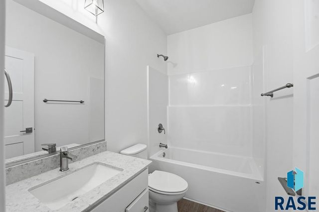 6513 S Barclay Trl Trail, Sioux Falls, SD 57106