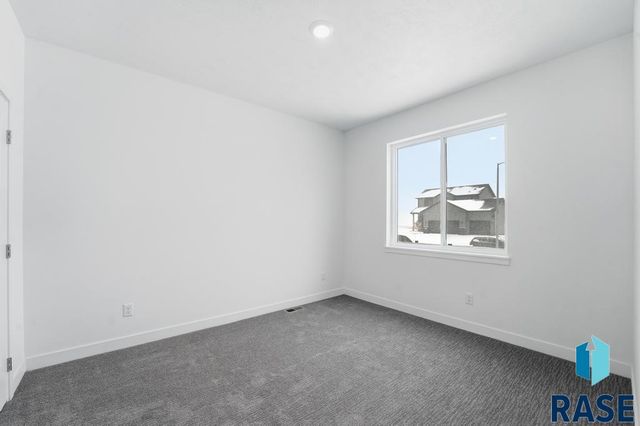 6513 S Barclay Trl Trail, Sioux Falls, SD 57106