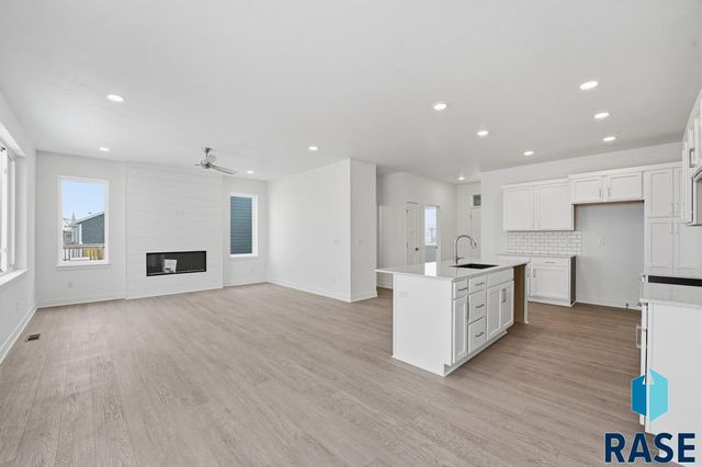 6513 S Barclay Trl Trail, Sioux Falls, SD 57106