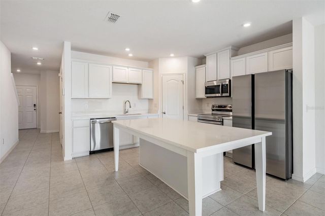 32096 POND APPLE BEND, San Antonio, FL 33576